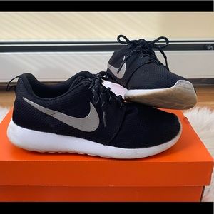 ❌SOLD❌Nike Roshe One sneakers